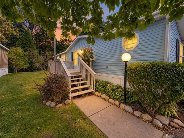 6564 E Michigan Ave Trailer 85, Saline, MI 48176