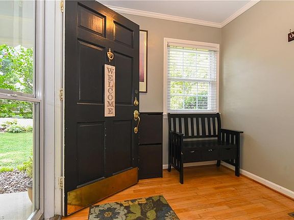 5th image of 3122 Collier Dr
