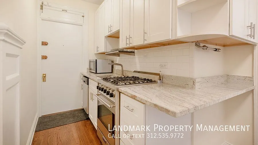 Building Photo - 3604 N Pine Grove Ave #1G
