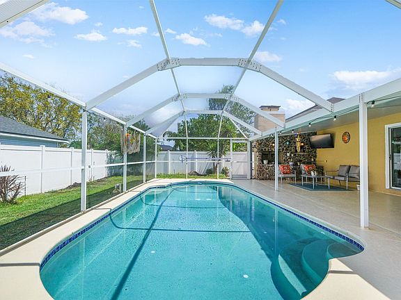 2nd image of 11203 Wyndham Hollow Ln