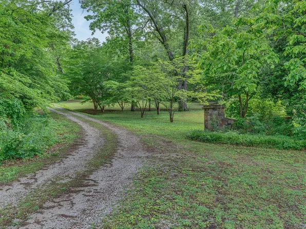 240 Dogwood Dr, Winchester, TN 37398