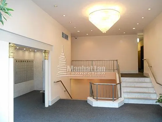 Rented by Manhattan Connection | media 9