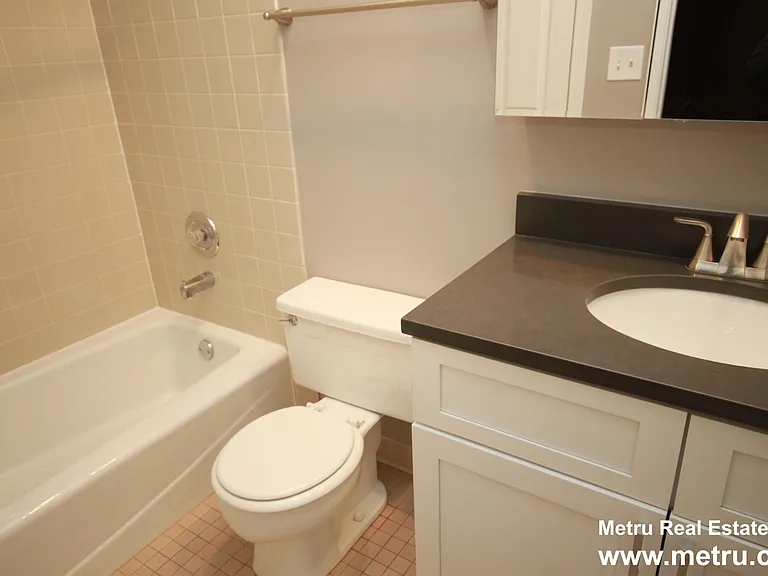 2215 N Clifton Ave #2W — Photo 15