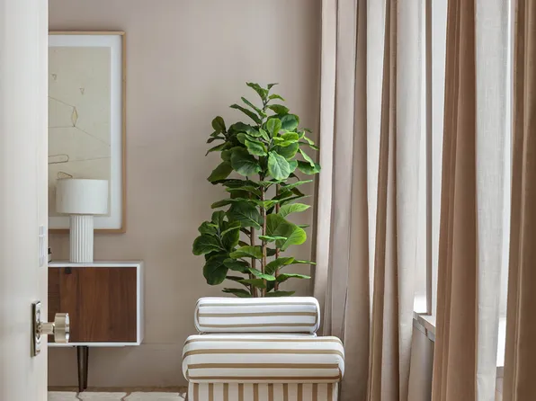 260 West Broadway image 16 of 27