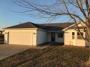 5850 Winterset Dr, Carterville, IL 62918