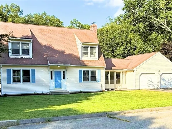 14 Indian Ridge Dr, Leominster, MA 01453