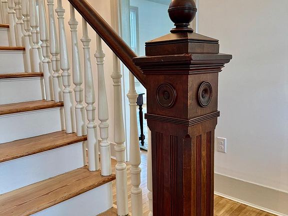 2nd image of 3860 Main St