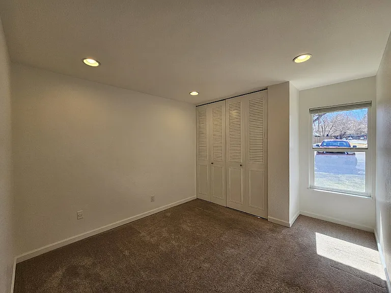 5926 S Willow Way — Photo 10