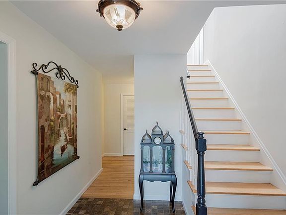3rd image of 9 Granite Brook Dr