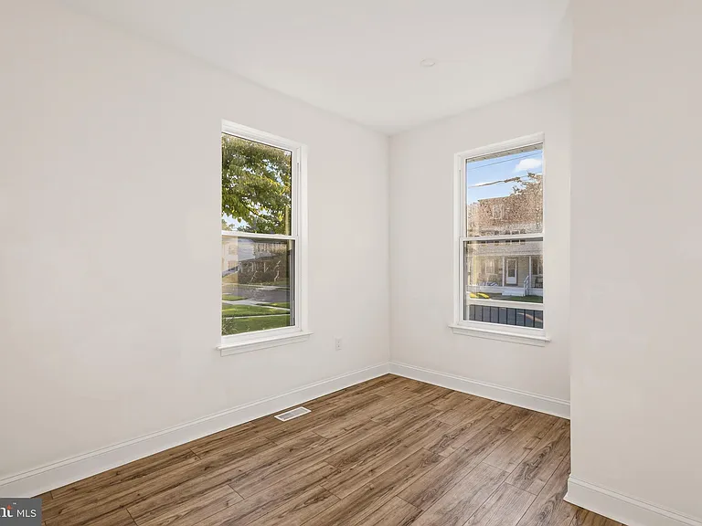 118 Turner St — Photo 36