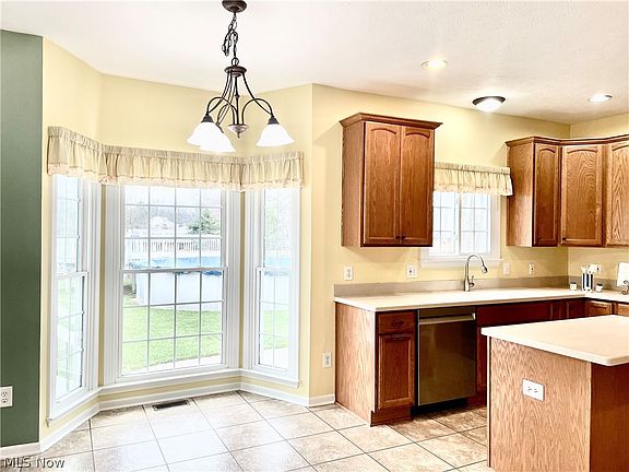 4th image of 8820 Chaucer Blvd