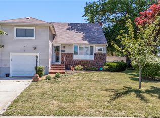 15 Ford Drive W, Massapequa, NY 11758