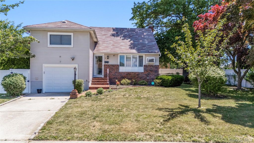 15 Ford Drive W, Massapequa, NY