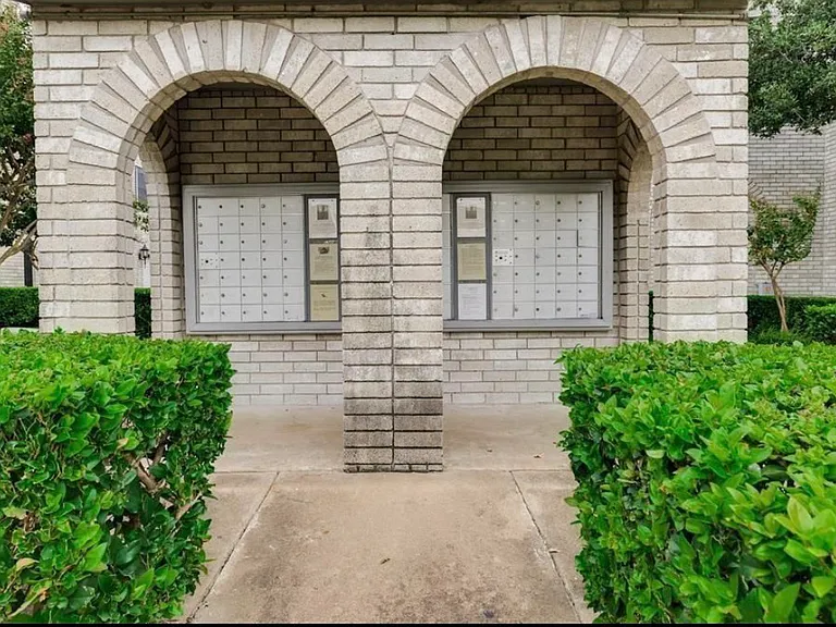 Regency Square Ct — Photo 9