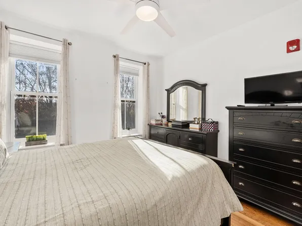 274 6th Street image 14 of 32