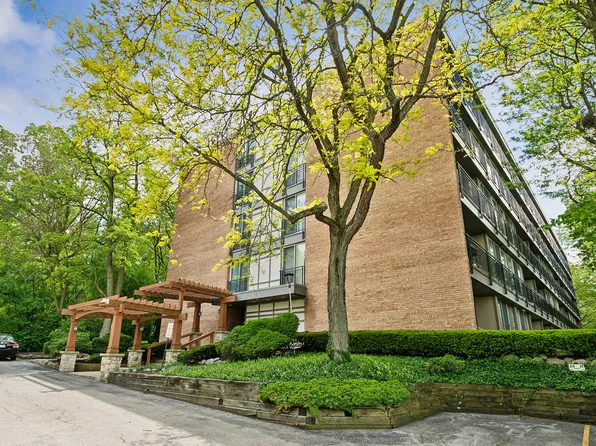 5810 Oakwood Dr Unit 5M, Lisle, IL 60532