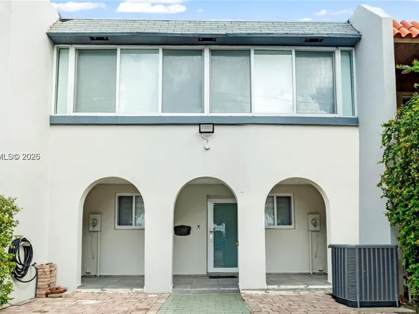 7025 W 3rd Ct, Hialeah, FL 33014