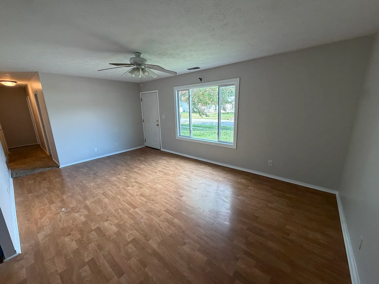 3 bed, 1025 sqft, $1,425 — Photo 2