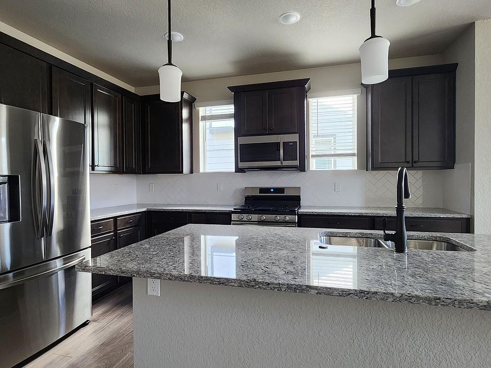 Kitchen / Island
