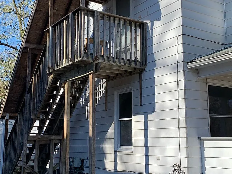 1332 Poplar Place — Photo 2