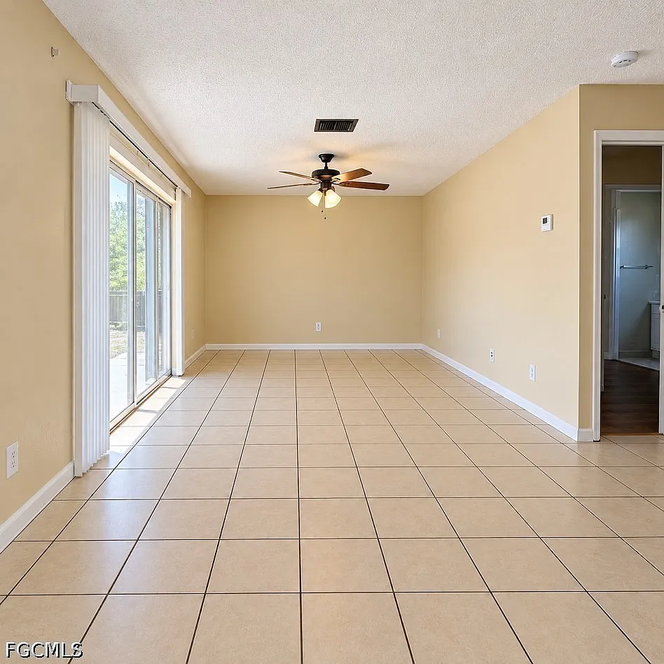 2 bed, 2.0 bath, 1070 sqft, $1,195 — Photo 2