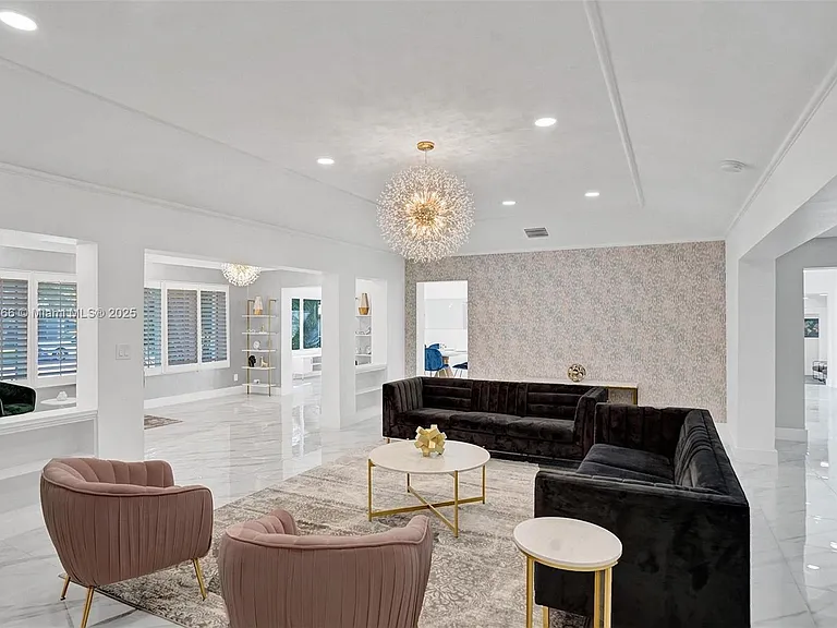 725 Harrison St — Photo 15