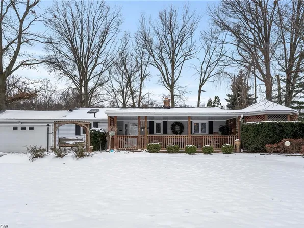 172 Crestwood Dr, Avon Lake, OH 44012