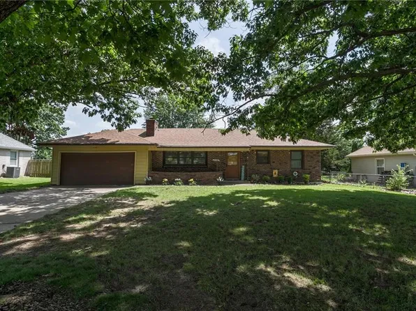 9277 State Ave, Kansas City, KS 66112