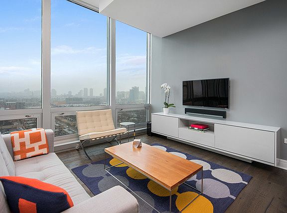 4th image of 500 W Superior St Unit 1202