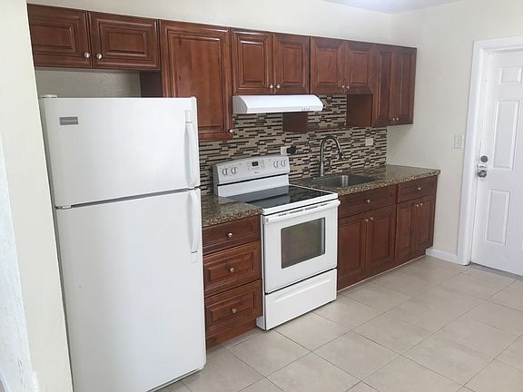 4th image of 6155 SW 34th St Unit 1