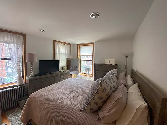 Rented by REAL New York | media 215
