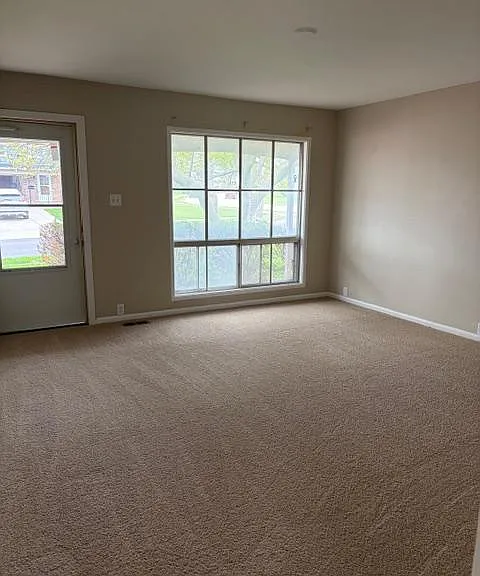 713 Essex Ave — Photo 4