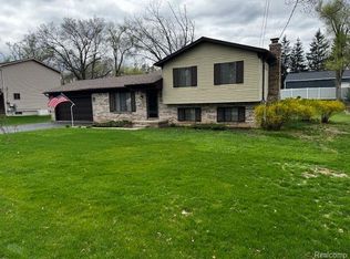 2555 S Marchar Dr, Walled Lake, MI 48390