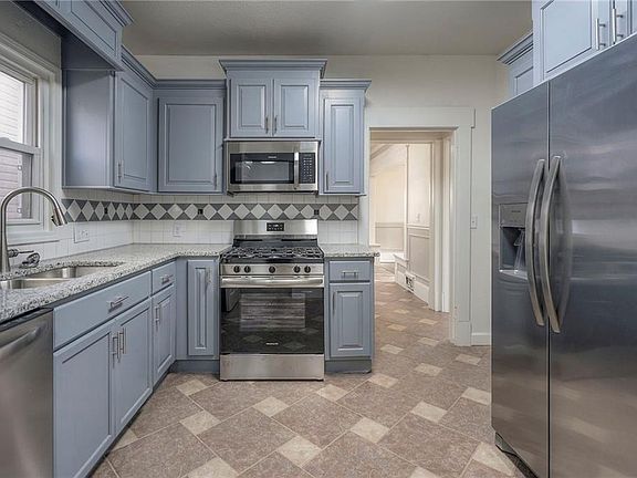 3rd image of 230 N 16th St