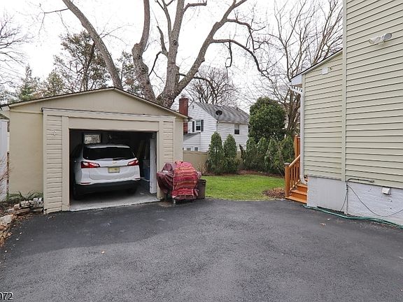3rd image of 28 Glenside Ave