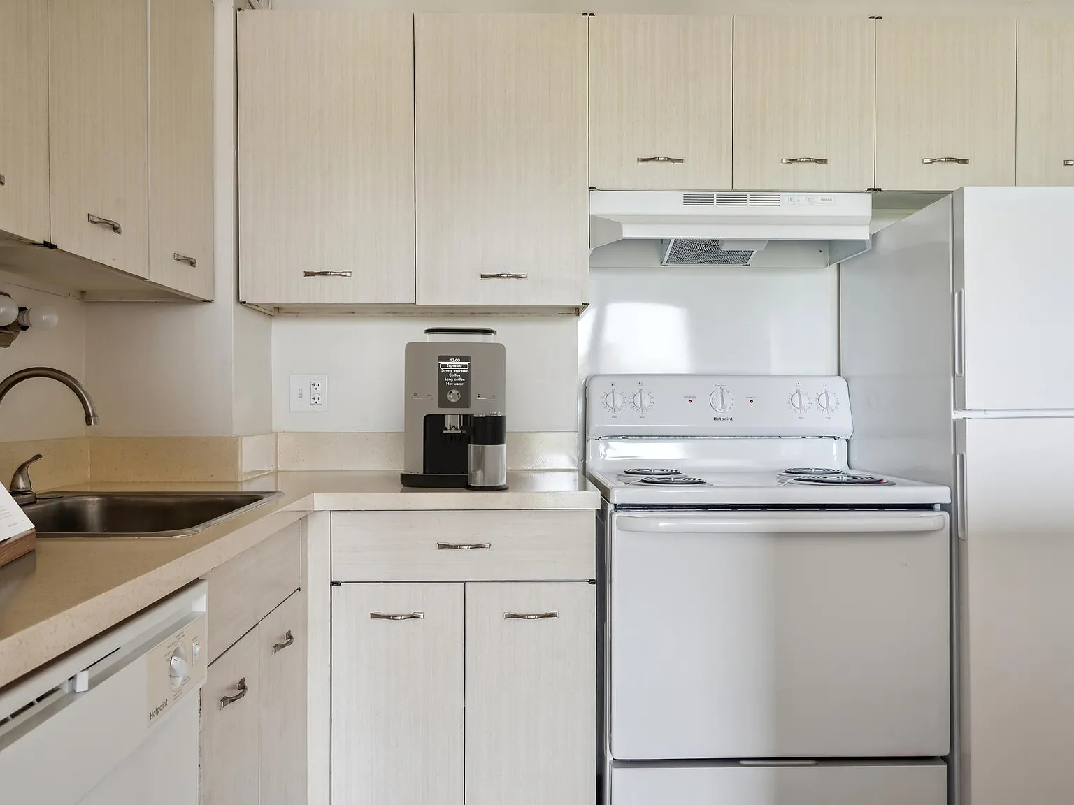 Lincoln Tower Apartments — Photo 4