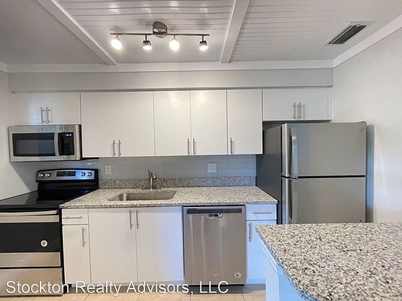3rd image of 1045 Cocoanut Ave APT 202
