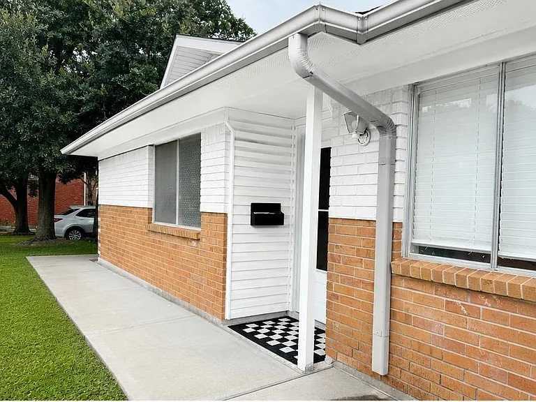 1432 Ramada Dr — Photo 2