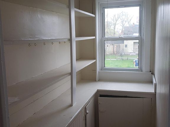 4th image of 631 Woodlawn Ave