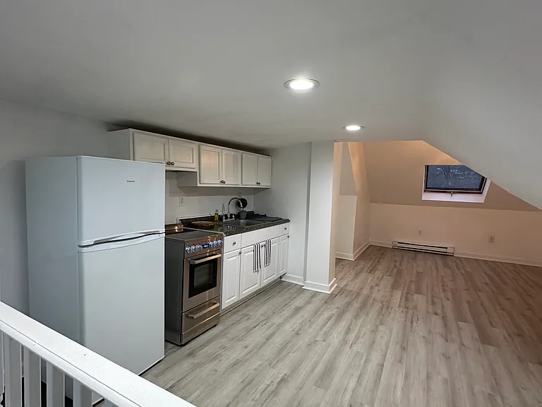 37 Maud St #3 — Photo 2
