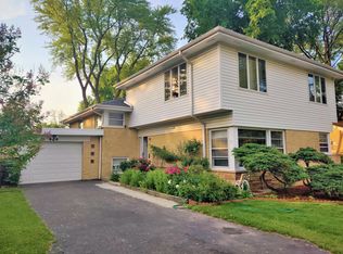 424 Brook Ln, Glenview, IL 60025