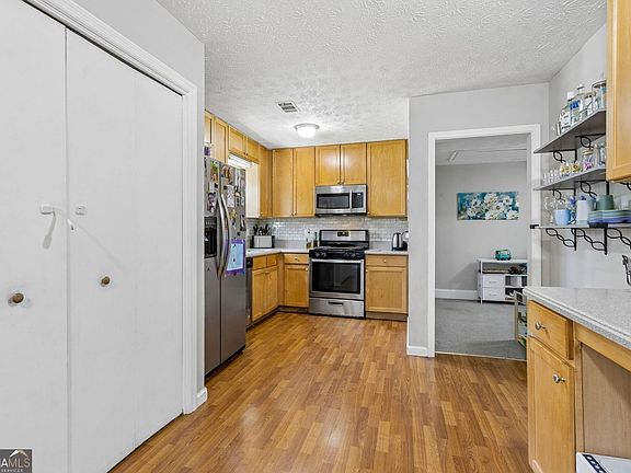 3rd image of 2998 Valley View Cir