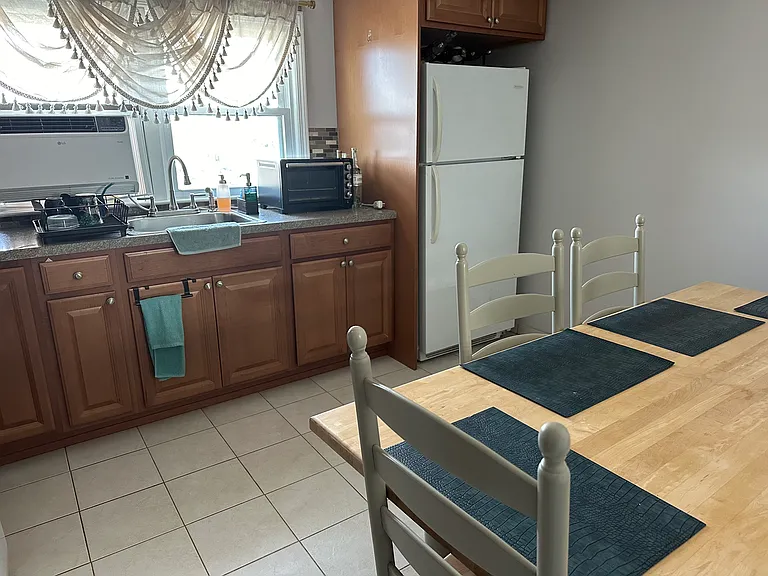 360 West Dr — Photo 2