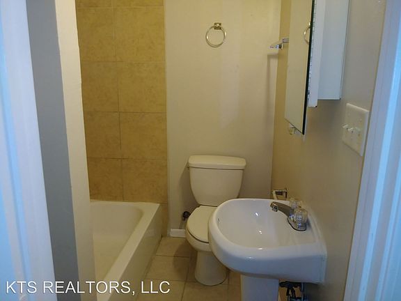 3rd image of 8821 Olive St