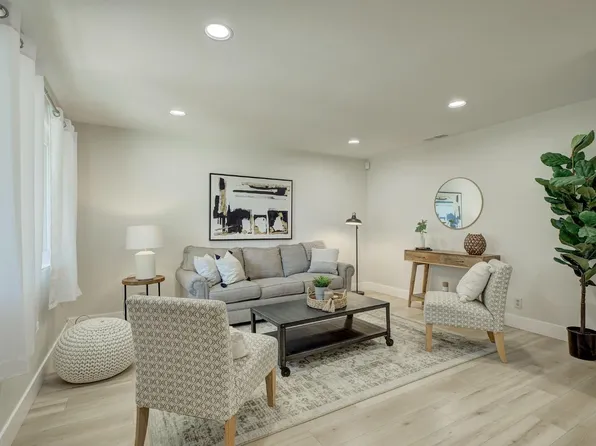 289 Lisawood Dr, Folsom, CA 95630