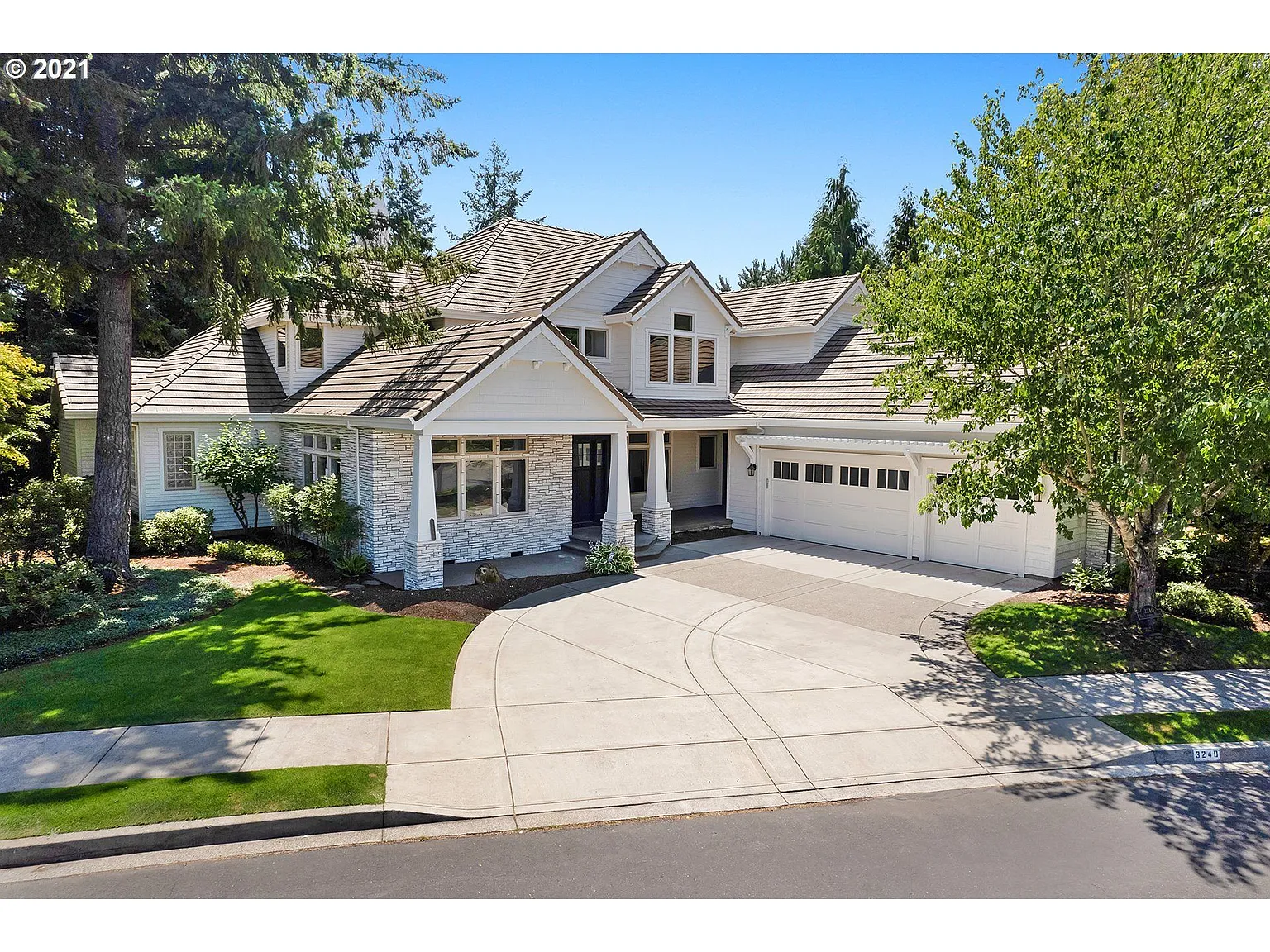 3240 NW Lacamas Dr photo 1