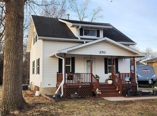 370 E Myrtle St, Virginia, IL 62691