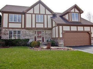 564 Abbey Rd, Bartlett, IL 60103