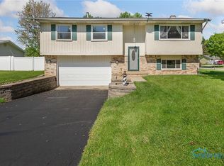 1753 Ashfield Dr, Maumee, OH 43537