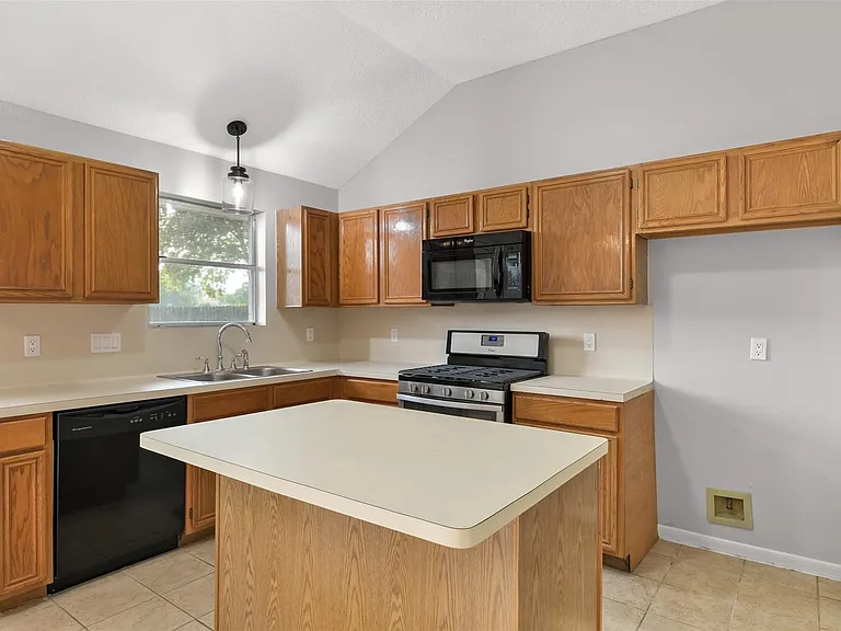 16010 Cedar Gully Dr — Photo 10